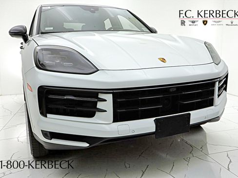 Used 2024 Porsche Cayenne Coupe AWD/4WD image 21