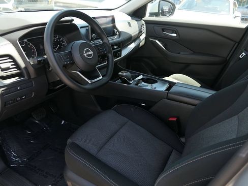 Used 2024 Nissan Rogue SV FWD image 12
