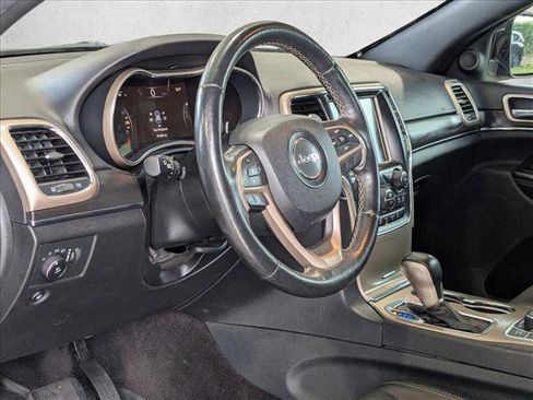 Used 2017 Jeep Grand Cherokee Limited AWD/4WD image 2