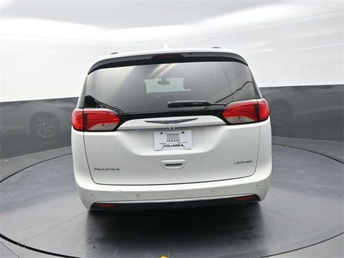 Used 2020 Chrysler Pacifica Limited image 6