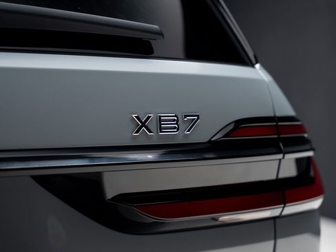 Used 2024 BMW ALPINA XB7 AWD/4WD image 32