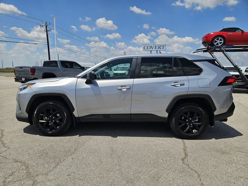 Used 2023 Toyota RAV4 LE FWD image 4