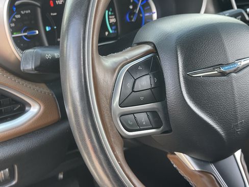 Used 2020 Chrysler Pacifica Limited w/ Advanced Safetytec Group FWD image 23