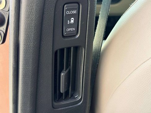 Used 2018 Honda Odyssey EX-L image 27