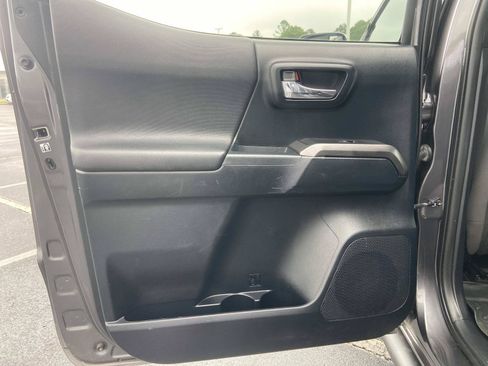Used 2016 Toyota Tacoma TRD Sport w/ Towing Package RWD image 10
