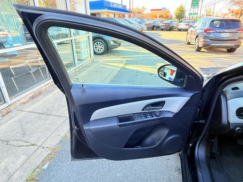 Used 2016 Chevrolet Cruze LT image 14