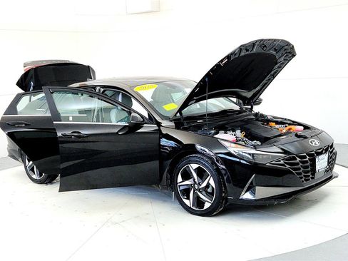 Used 2023 Hyundai Elantra Limited image 12