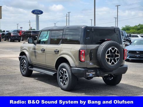 New 2026 Ford Bronco Outer Banks AWD/4WD image 4