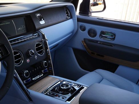 Used 2023 Rolls-Royce Cullinan w/ Cullinan Package AWD/4WD image 23