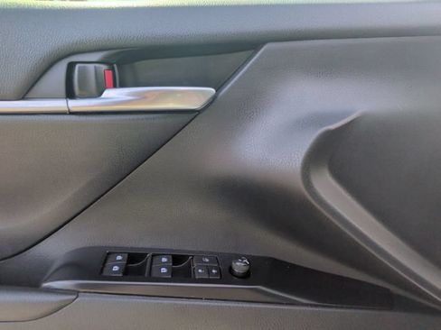 Used 2020 Toyota Camry SE FWD image 14