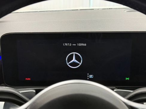 Used 2023 Mercedes-Benz GLB 250 w/ Premium Package image 33