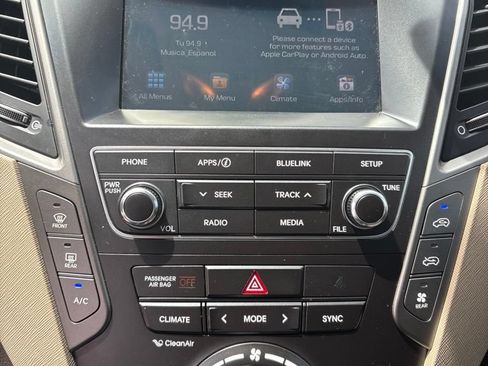 Used 2017 Hyundai Santa Fe Limited FWD image 3