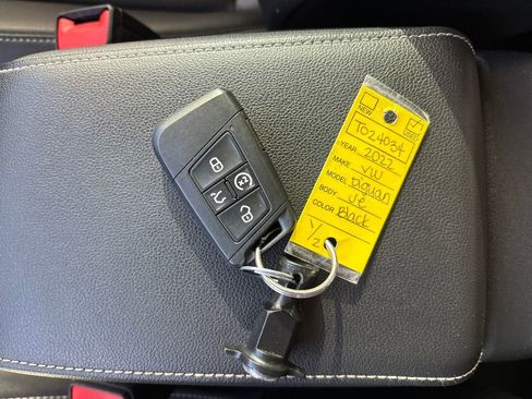 Used 2022 Volkswagen Tiguan SE image 27