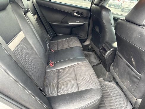 Used 2014 Toyota Camry L image 16