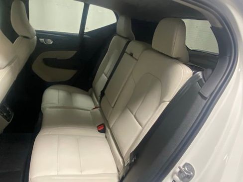 Used 2025 Volvo XC40 B5 Ultra image 14