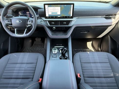 Used 2025 Ford Explorer ST-Line image 2