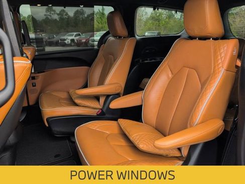 Certified 2022 Chrysler Pacifica Pinnacle image 13