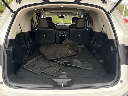 Certified 2025 Honda Pilot Touring image 21