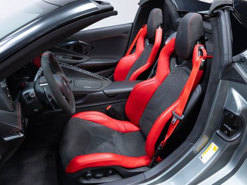 Used 2023 Chevrolet Corvette Stingray Premium Conv w/ Z51 Performance Package RWD image 9