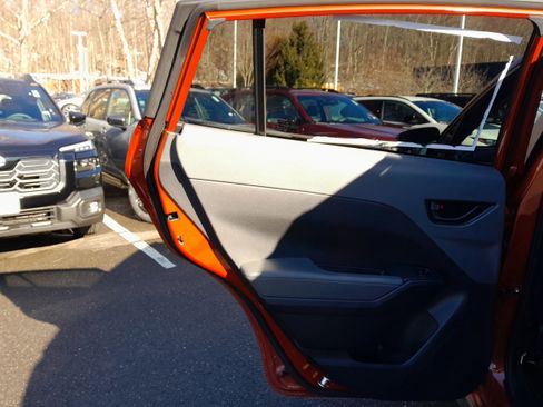 Certified 2025 Subaru Crosstrek 2.0i Premium image 25