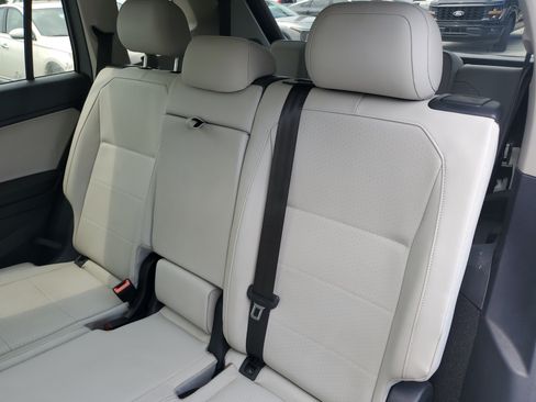 Used 2019 Volkswagen Tiguan SE w/ Panoramic Sunroof Package FWD image 5