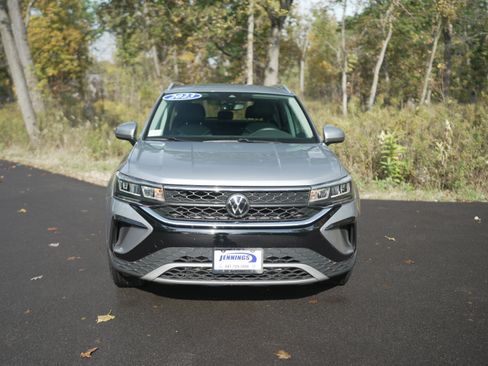 Used 2023 Volkswagen Taos SE image 3