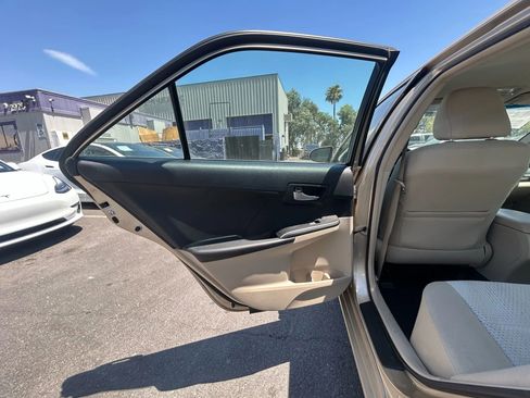 Used 2012 Toyota Camry LE image 10