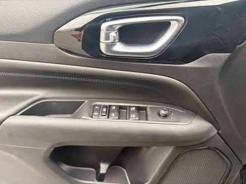 New 2026 Jeep Compass Latitude image 9