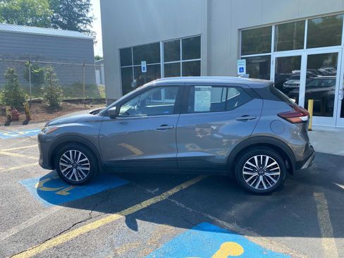 Used 2022 Nissan Kicks SV FWD image 13
