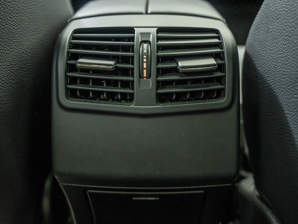 Used 2016 Mercedes-Benz E 350 4MATIC Sedan image 42