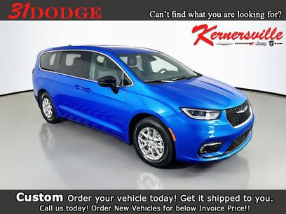 New 2026 Chrysler Pacifica Select