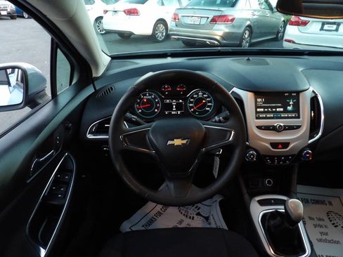 Used 2017 Chevrolet Cruze LS image 5