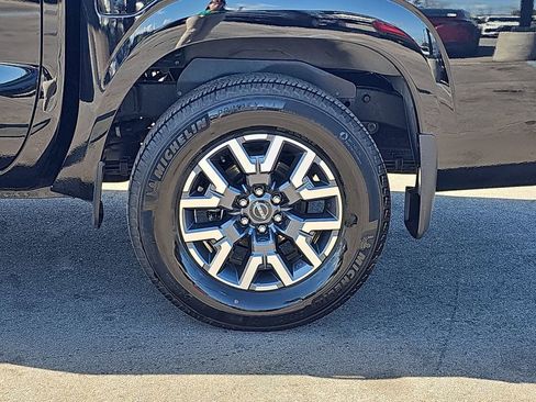 Used 2024 Nissan Frontier SL w/ Technology Package image 35