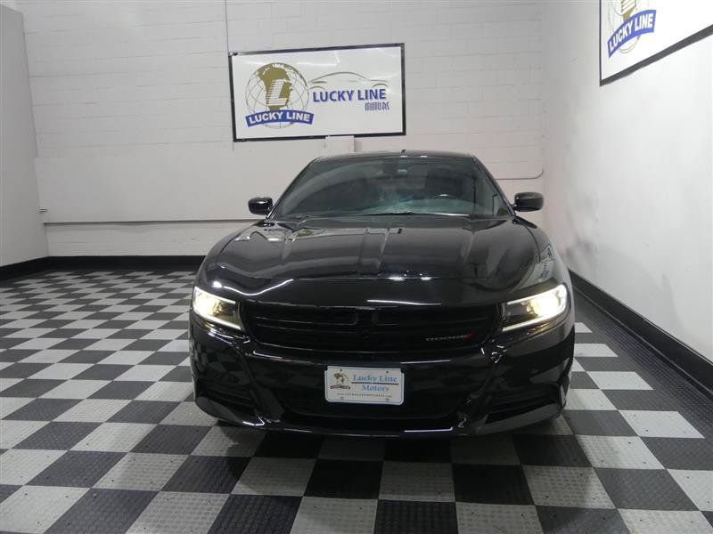 Used 2022 Dodge Charger SXT RWD image 2