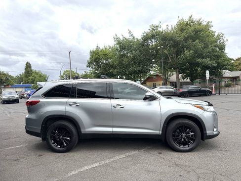 Used 2019 Toyota Highlander XLE AWD/4WD image 5