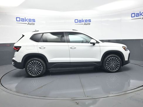 Used 2025 Volkswagen Taos SE FWD image 9
