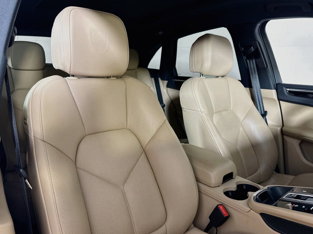 Certified 2023 Porsche Macan AWD/4WD image 18