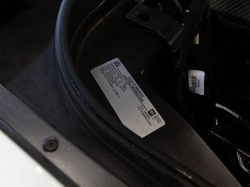 Used 2022 Chevrolet Corvette Stingray Premium Conv w/ Z51 Performance Package image 38