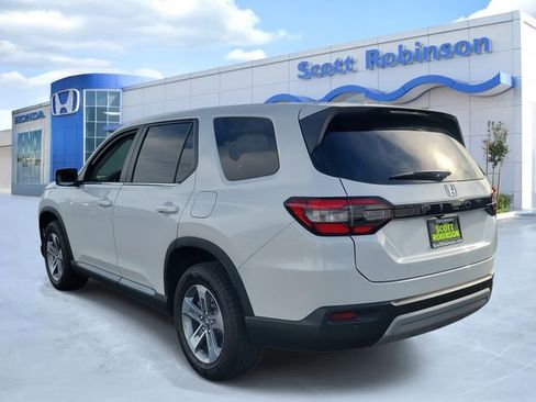 New 2025 Honda Pilot EX-L image 3