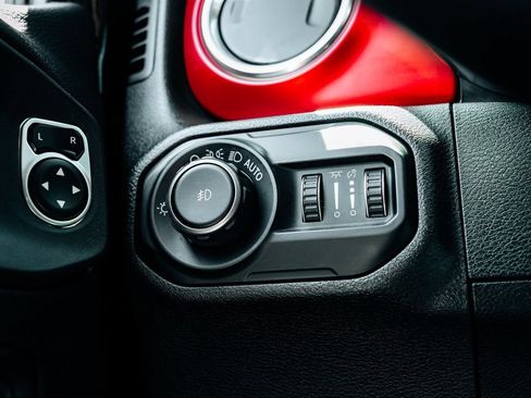 Used 2021 Jeep Wrangler Unlimited Rubicon AWD/4WD image 30
