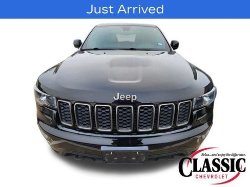Used 2017 Jeep Grand Cherokee Laredo 75th Anniversary image 3