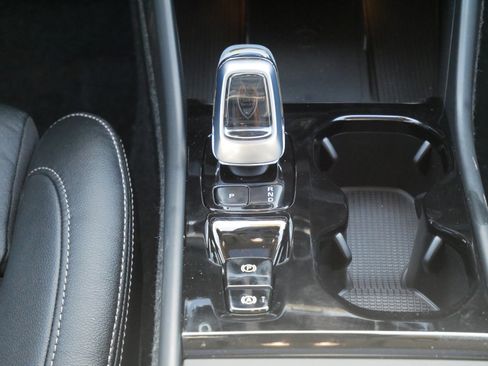 New 2026 Volvo XC40 B5 Ultra w/ Climate Package image 9