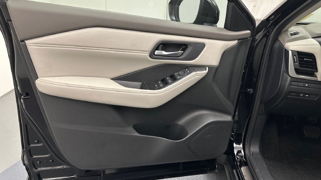 New 2026 Nissan Rogue Dark Armor AWD/4WD image 15