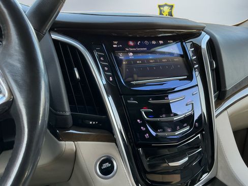 Used 2020 Cadillac Escalade ESV Premium Luxury image 14
