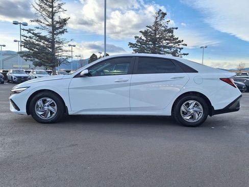 Certified 2025 Hyundai Elantra SE image 6