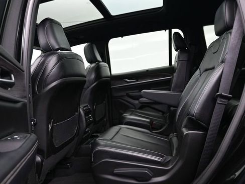 Used 2024 Jeep Grand Cherokee L Limited w/ Luxury Tech Group II image 28