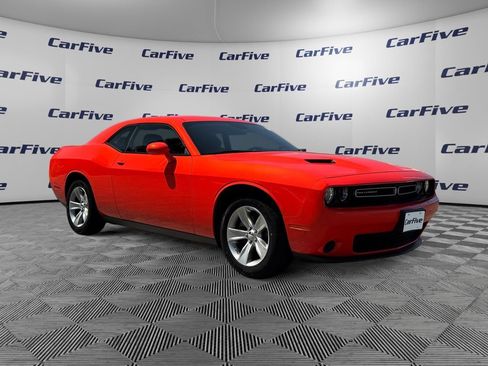 Used 2022 Dodge Challenger SXT RWD image 8