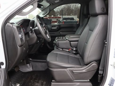 Used 2024 GMC Sierra 2500 Pro w/ Convenience Package image 3