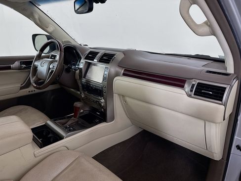 Used 2014 Lexus GX 460 image 28