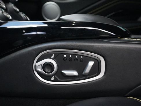 Used 2020 Aston Martin V8 Vantage Coupe RWD image 28